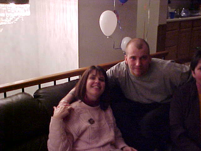 home-leave-pics07.jpg 
640 x 480 JPEG-compressed image 
(27,372 bytes)