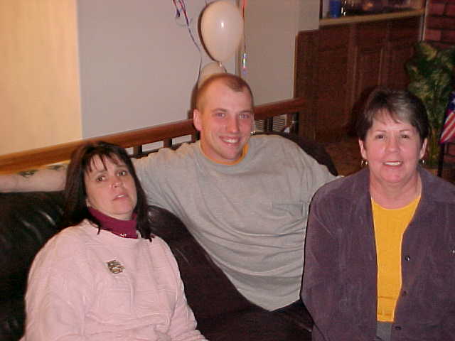 home-leave-pics10.jpg 
640 x 480 JPEG-compressed image 
(25,885 bytes)